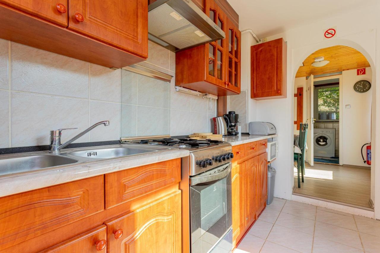 Panorama Apartmanhaz 艾斯特根 外观 照片